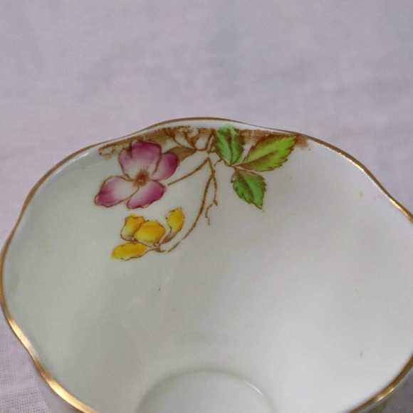 Royal Albert Clematis Bone China England Teacup & Saucer Floral Vintage Set - Picture 4 of 5